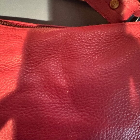 Isabella Fiore Red Leather Shoulder Bag with Rose and Heart Motif - Picture 10 of 12